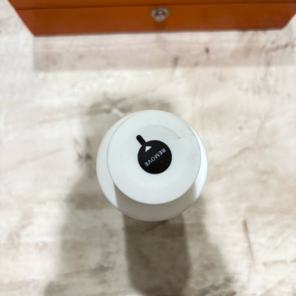 Nutrafol DAILY
PROTECTIVE HAIR
CONDITIONER: One (1) 8.1
fl oz New Sealed NWT - Picture 3 of 4